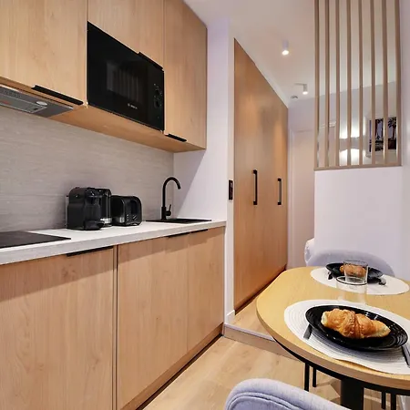 Charming - 16th District - Mobility Lease *